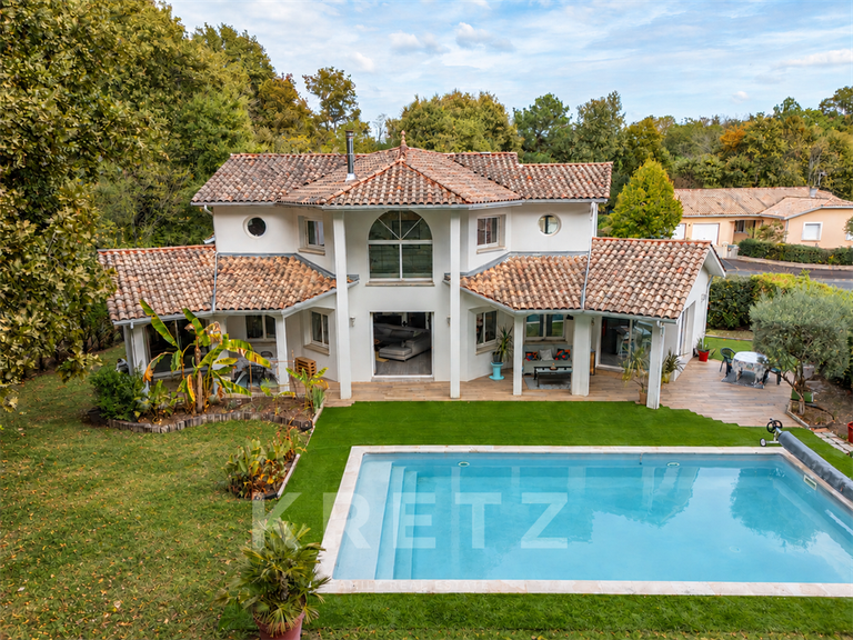 Maison Saint-Médard-en-Jalles - 5 chambres - 203m²
