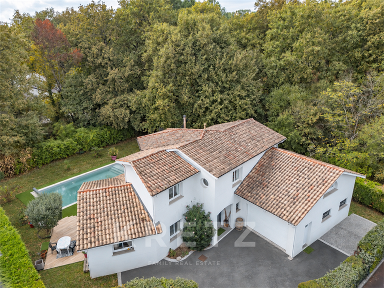 Maison Saint-Médard-en-Jalles - 5 chambres - 203m²