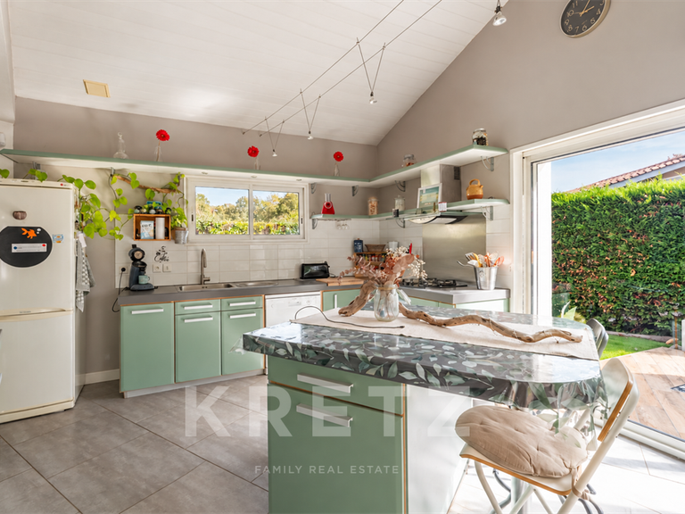 Maison Saint-Médard-en-Jalles - 5 chambres - 203m²