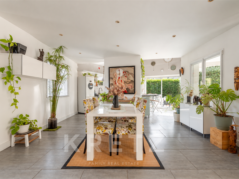 Maison Saint-Médard-en-Jalles - 5 chambres - 203m²