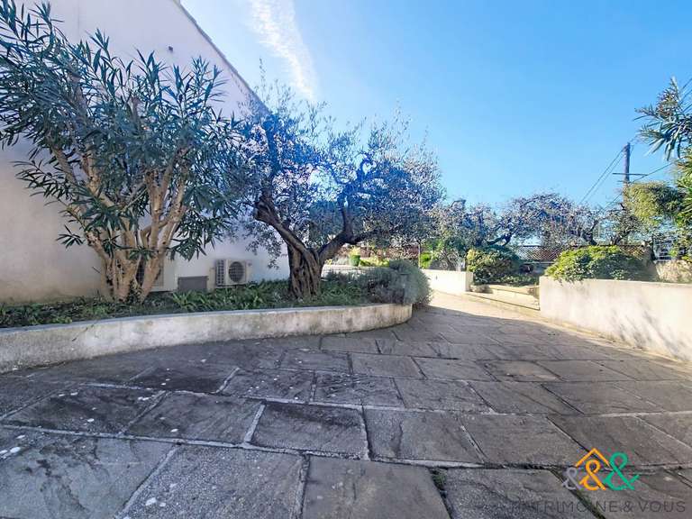 Maison Beaucaire - 4 chambres - 187m²