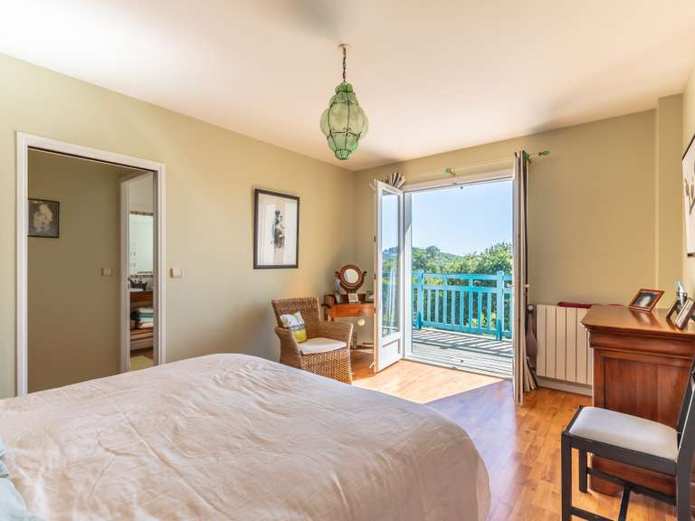 Maison Bassussarry - 5 chambres - 196m²
