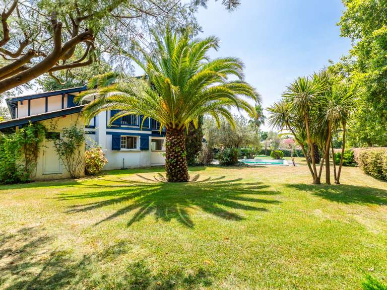 Maison Bassussarry - 4 chambres - 148m²