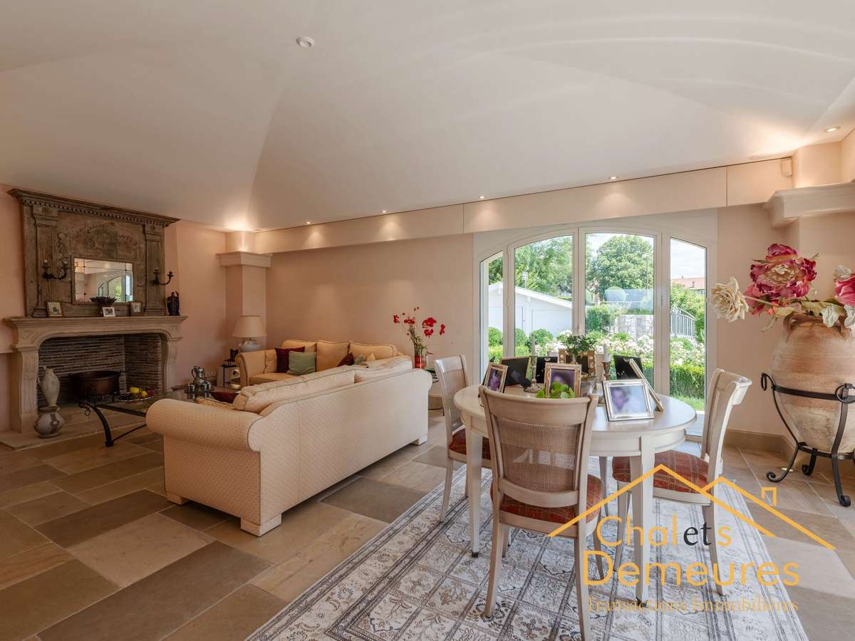 Maison Messery