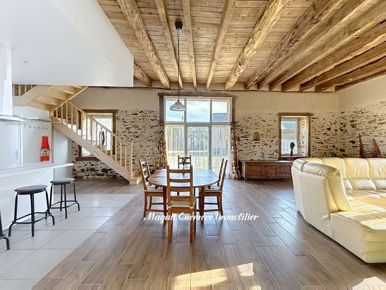 Maison Montfort-sur-Meu - 6 chambres - 350m²