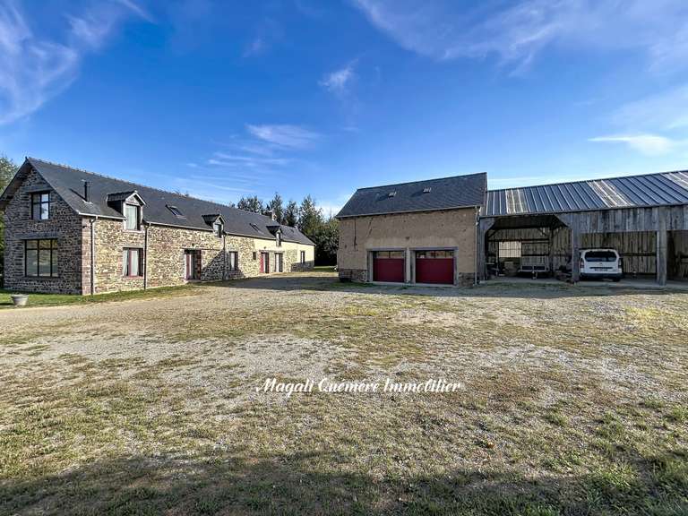 Maison Montfort-sur-Meu - 6 chambres - 350m²