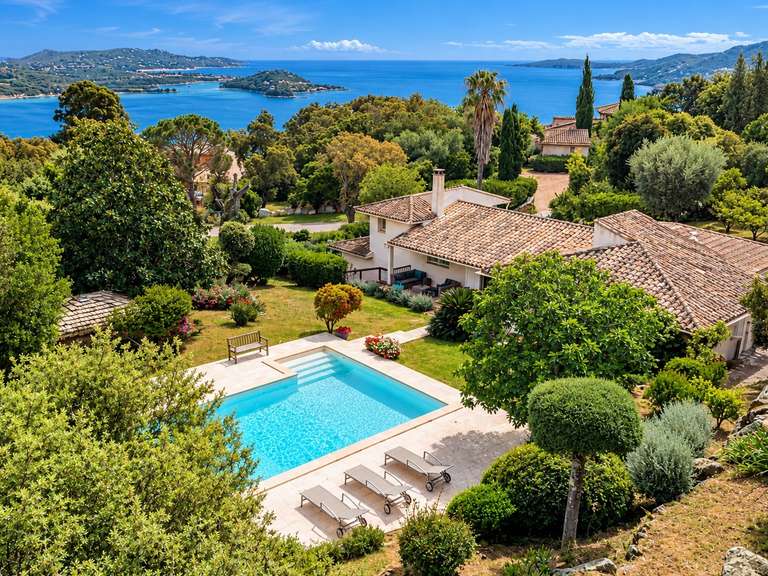 Maison Porto-Vecchio - 4 chambres - 215m²