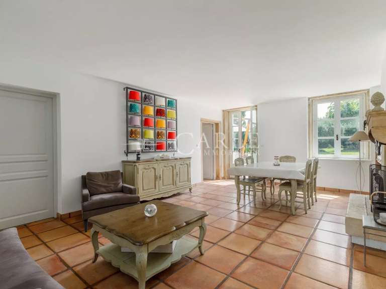 Maison Saint-Bonnet-de-Mure - 3 chambres - 286m²
