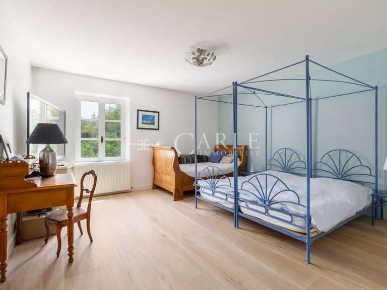 Maison Saint-Bonnet-de-Mure - 3 chambres - 286m²