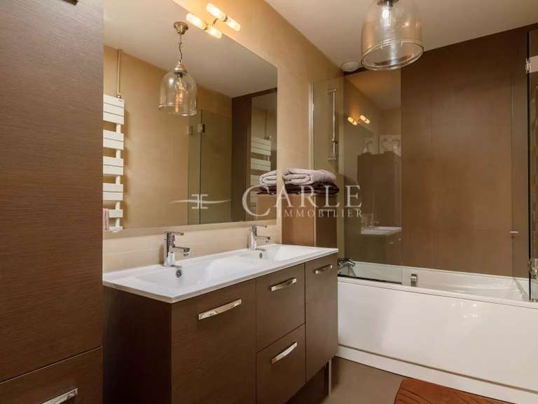 Maison Saint-Bonnet-de-Mure - 3 chambres - 286m²