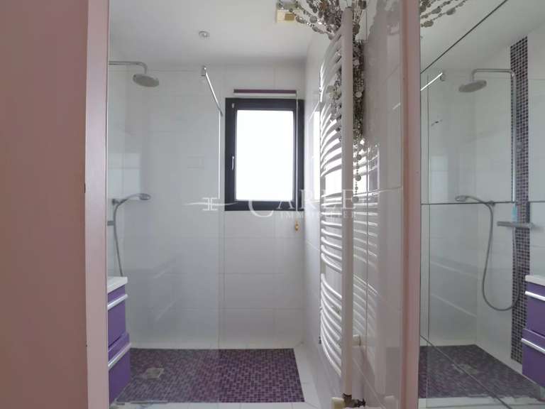 Maison Genas - 5 chambres - 302m²