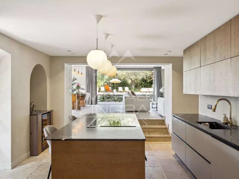 Maison Pégomas - 4 chambres - 218m²