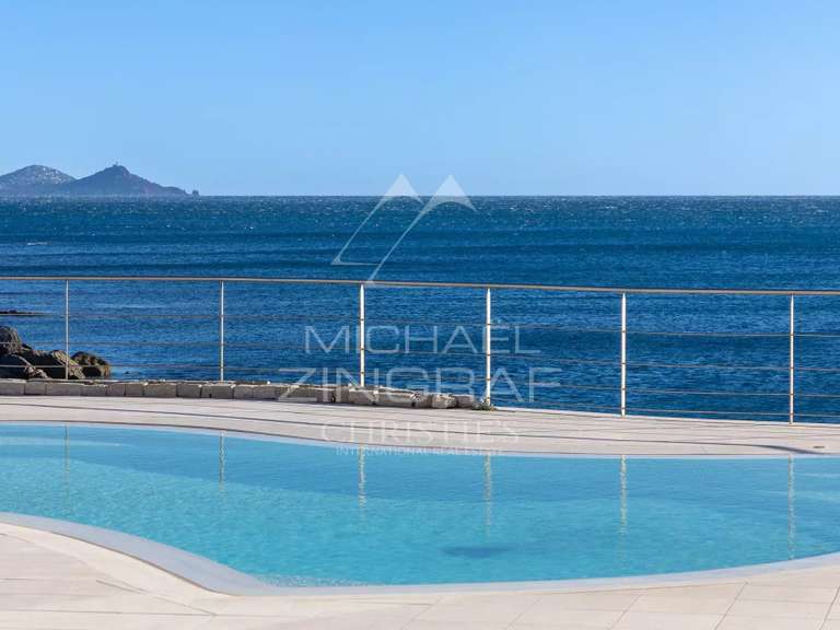 Maison Les issambres - 5 chambres - 289m²