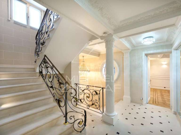 Maison Neuilly-sur-Seine - 6 chambres - 740m²