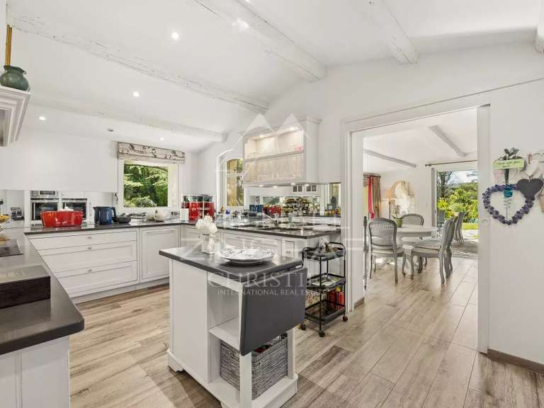 Maison Châteauneuf-Grasse - 6 chambres - 338m²