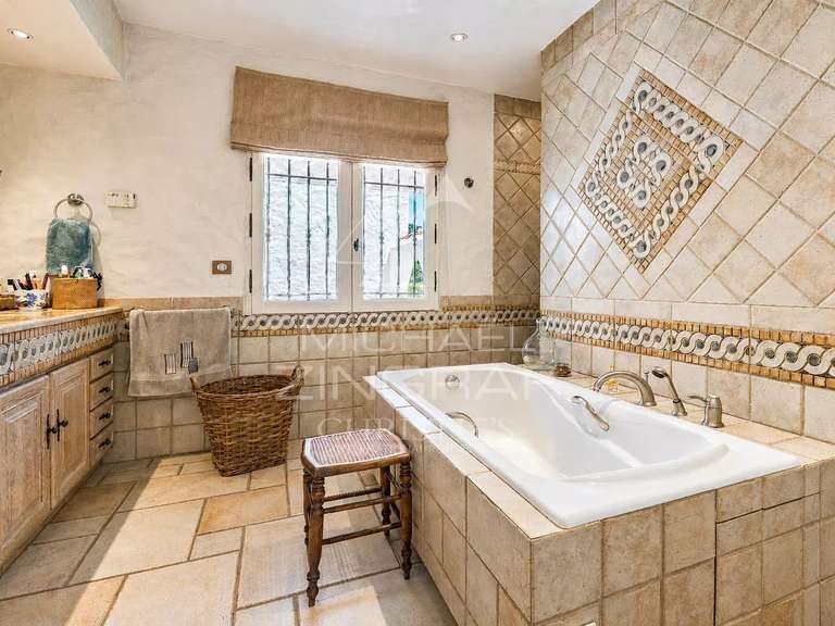Maison Le Rouret - 6 chambres - 316m²
