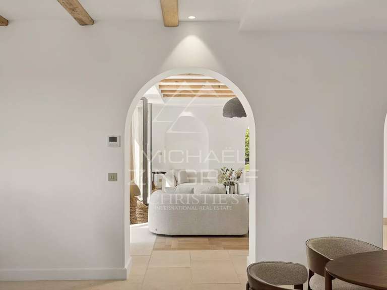 Maison Cap-d-antibes - 7 chambres - 398m²