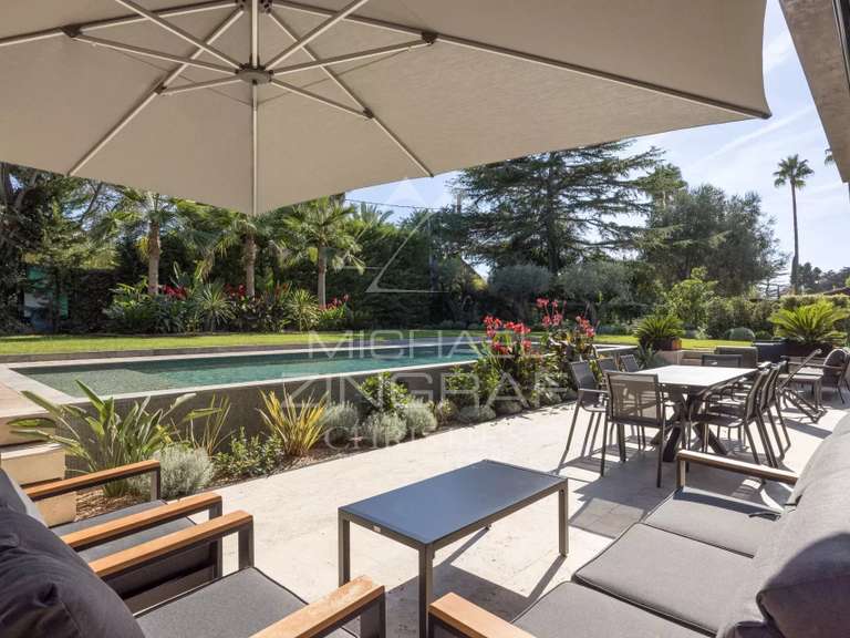 Maison Cap-d-antibes - 6 chambres - 403m²