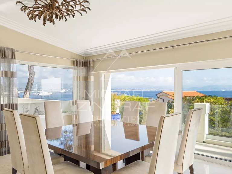Maison Cap-d-antibes - 5 chambres - 350m²
