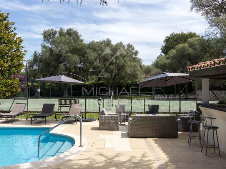 Maison Cap-d-antibes - 10 chambres - 513m²