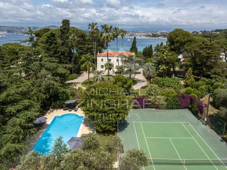 Maison Cap-d-antibes - 10 chambres - 513m²