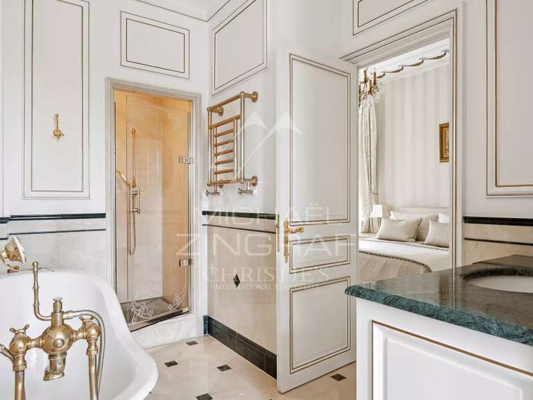 Maison Cap-d-antibes - 7 chambres - 631m²