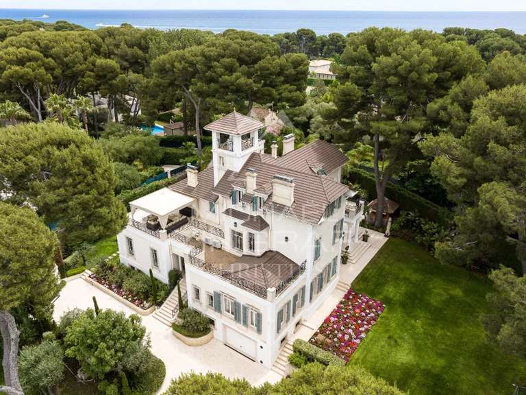 Maison Cap-d-antibes - 7 chambres - 631m²