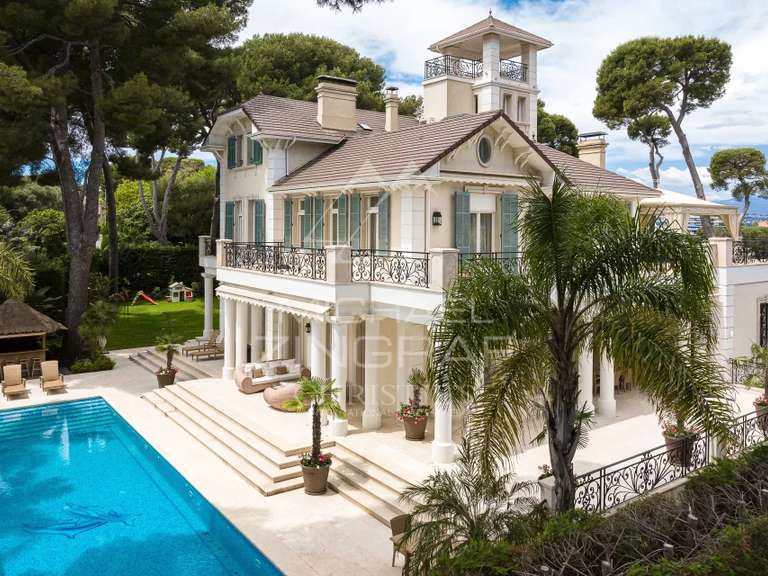 Maison Cap-d-antibes - 7 chambres - 631m²