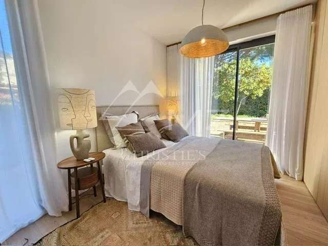 Maison Cap-d-antibes - 5 chambres - 347m²