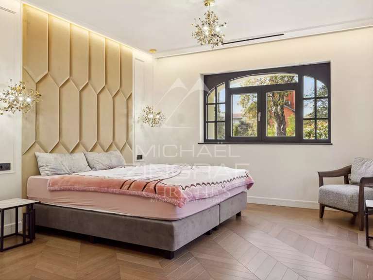 Maison Cap-d-antibes - 6 chambres - 272m²
