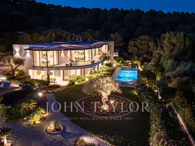 Maison Cavalaire-sur-Mer - 4 chambres - 412m²