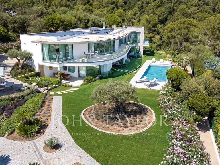 Maison Cavalaire-sur-Mer - 4 chambres - 412m²