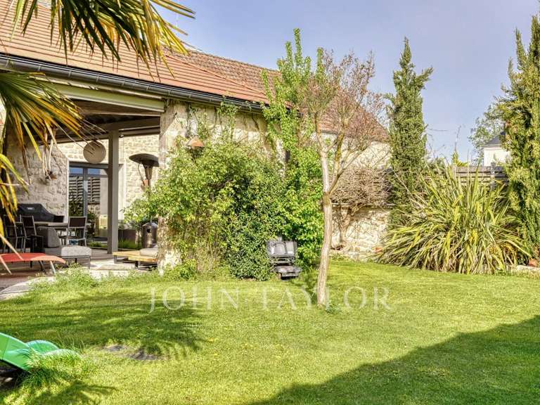 Maison Jouy-le-Moutier - 6 chambres - 530m²