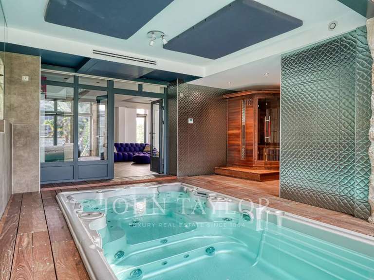 Maison Jouy-le-Moutier - 6 chambres - 530m²
