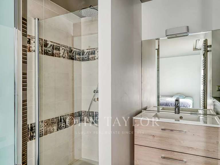 Maison Jouy-le-Moutier - 6 chambres - 530m²