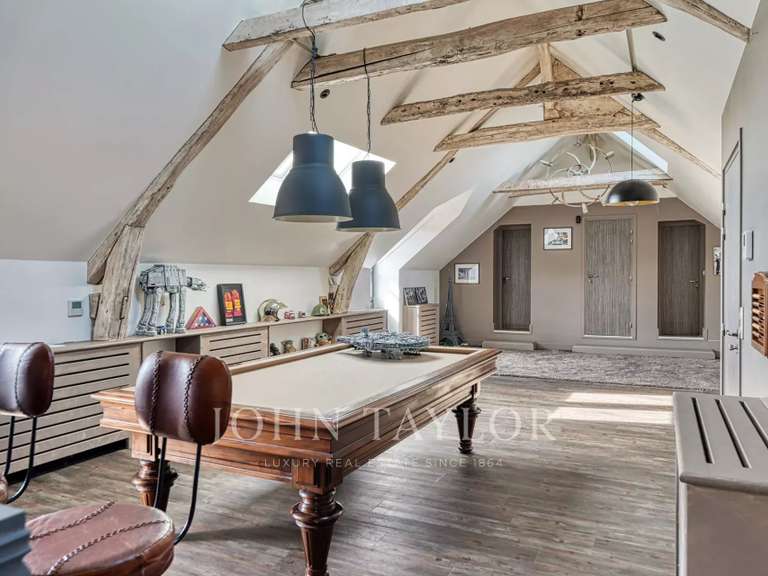 Maison Jouy-le-Moutier - 6 chambres - 530m²