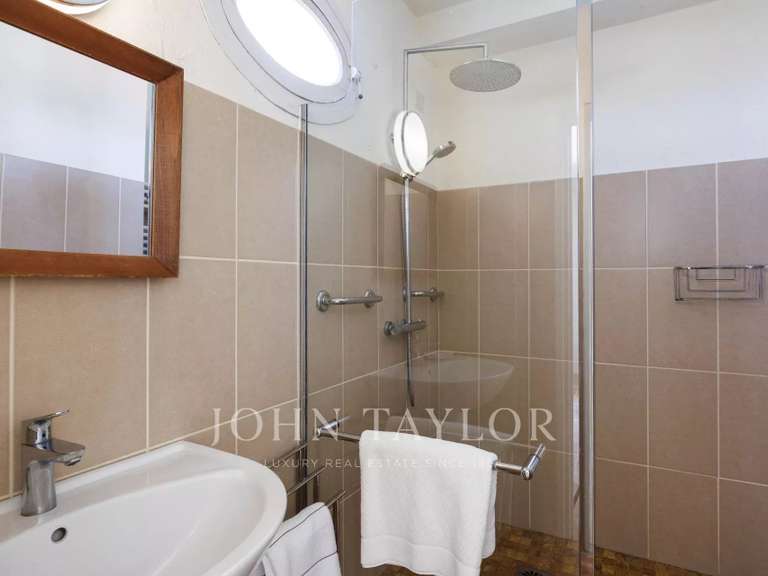 House Saint-Paul-de-Vence - 5 bedrooms - 233m²