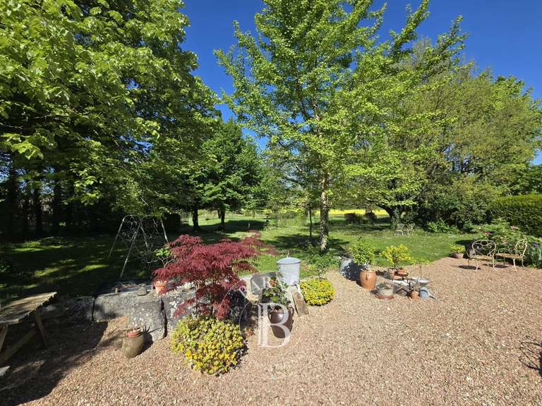 Maison Moulins-sur-Yèvre - 6 chambres - 311m²
