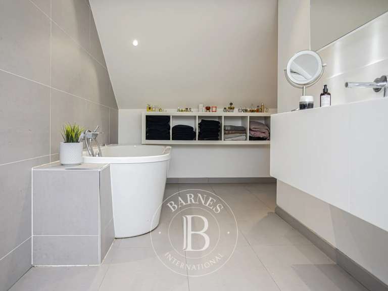 House Saint-Jean-le-Blanc - 6 bedrooms - 305m²