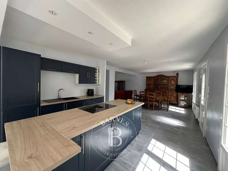 Maison Villeneuve-sur-Conie - 8 chambres - 322m²