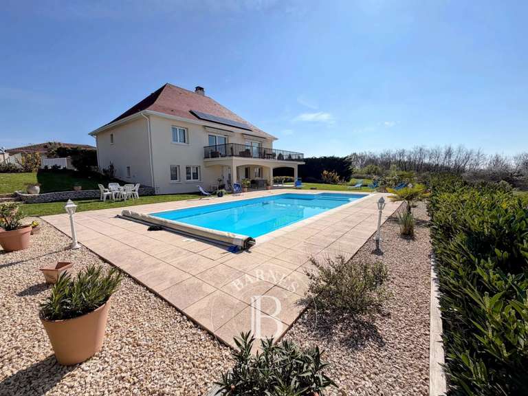 Maison Vichy - 3 chambres - 215m²