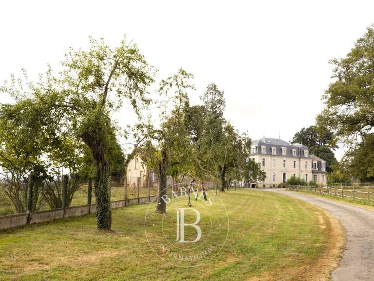 Maison Montluçon - 11 chambres - 1390m²