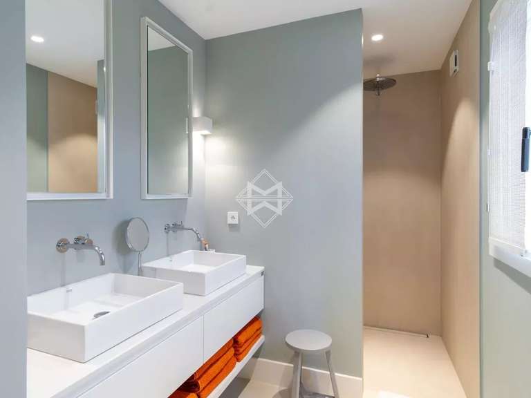 Maison Mouans-Sartoux - 3 chambres - 152m²