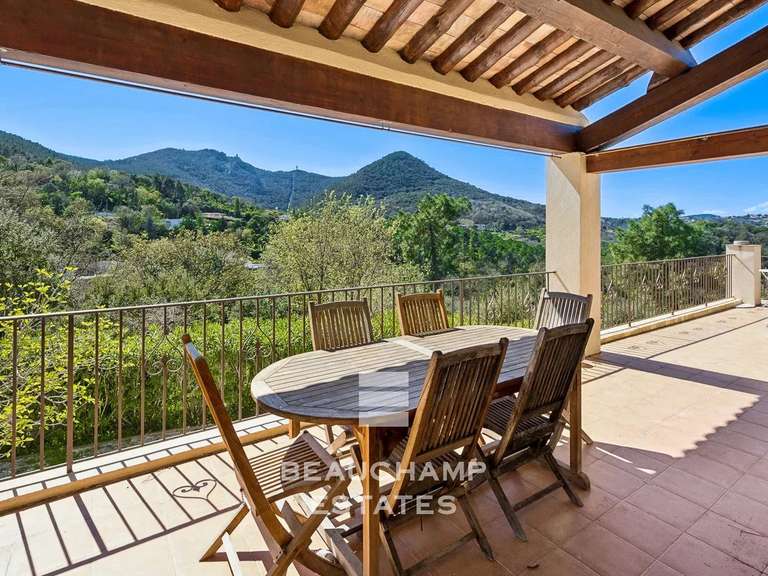 Maison Fréjus - 5 chambres - 328m²