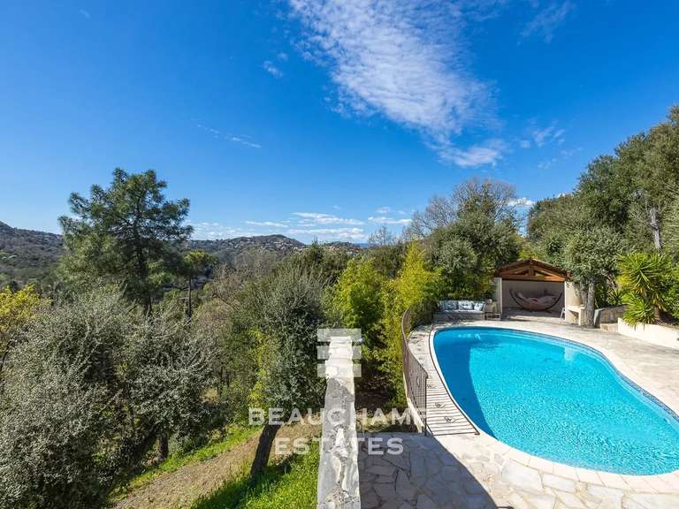 Maison Fréjus - 5 chambres - 328m²