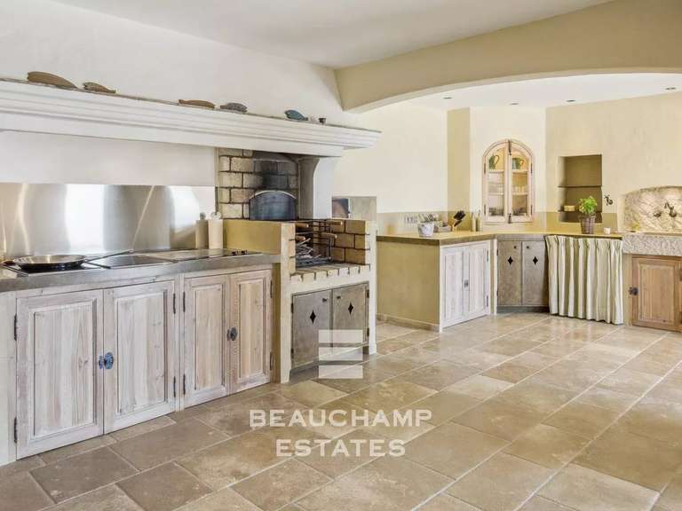 House Lorgues - 3 bedrooms - 288m²
