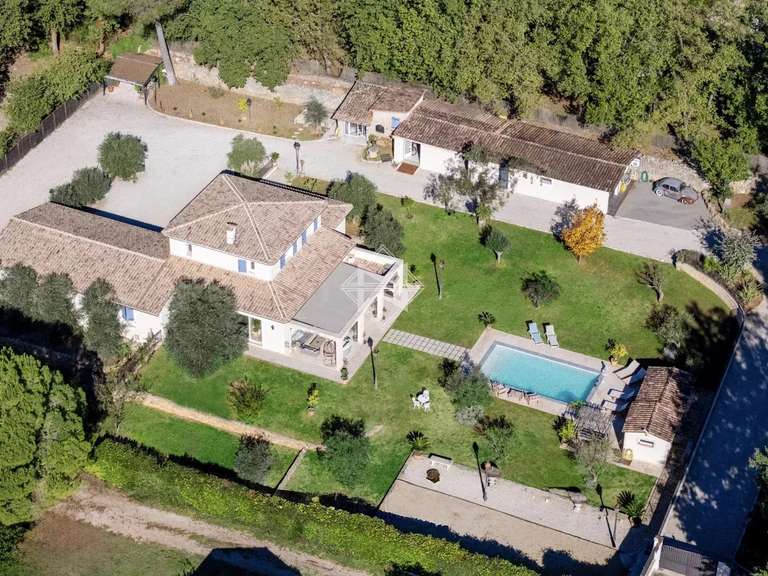 Maison Mouans-Sartoux - 3 chambres - 192m²