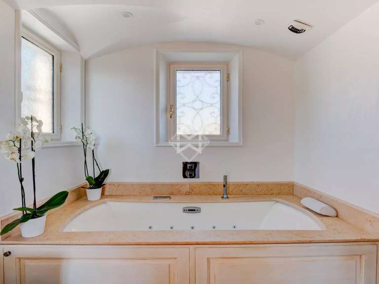Maison Pégomas - 5 chambres - 365m²
