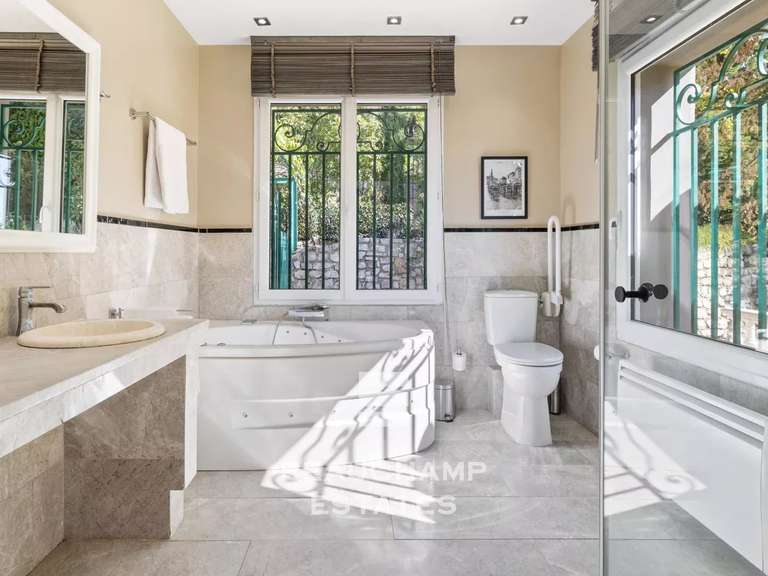 Maison Grasse - 7 chambres - 288m²