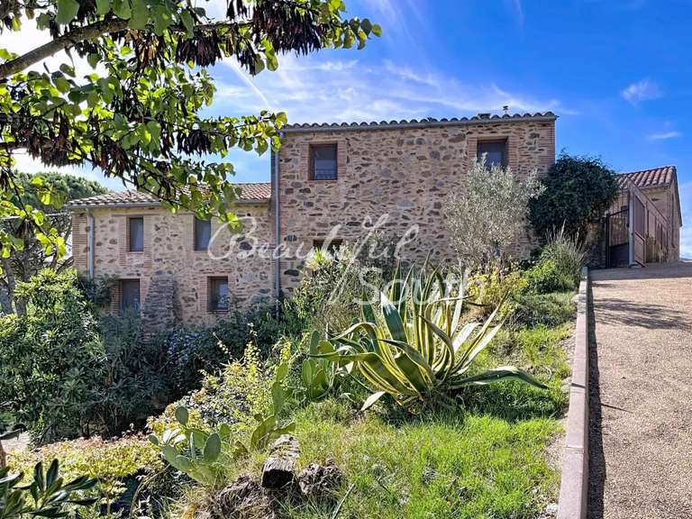 Maison Caixas - 5 chambres - 385m²
